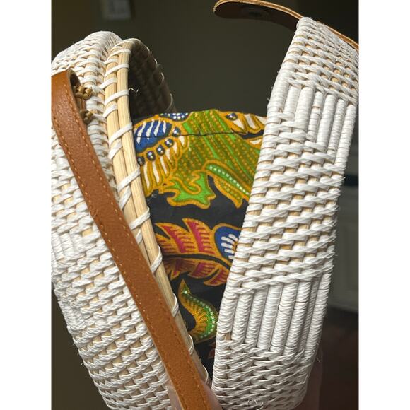 Round Wicker Star Bag with Floral Interior - Picture 4 of 11